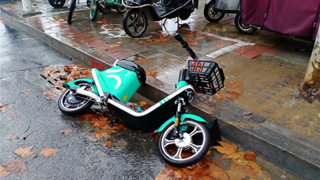 請(qǐng)把車子放好吧！